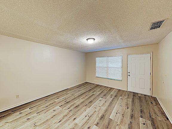 5th image of 403 S Myrtle Ave