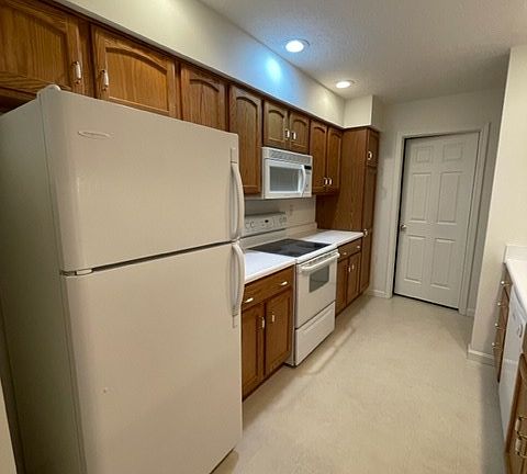 4th image of 825 Oakbrook Dr
