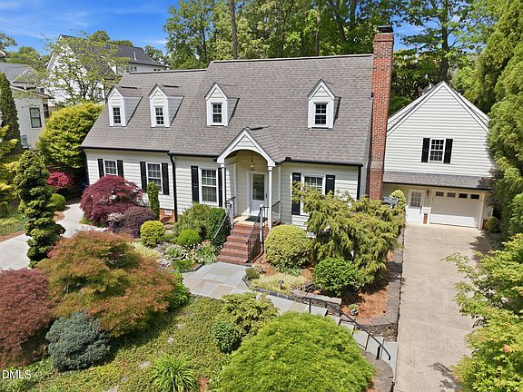 2nd image of 3218 Oak Grove Cir