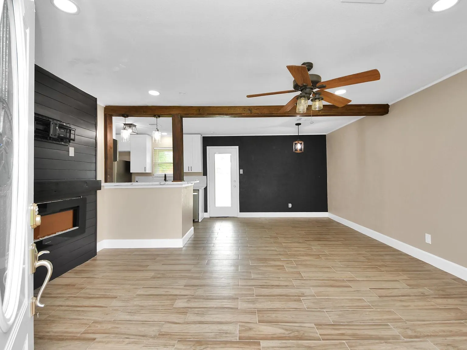 3 bed, 2.0 bath, 1167 sqft, $1,800 — Photo 2