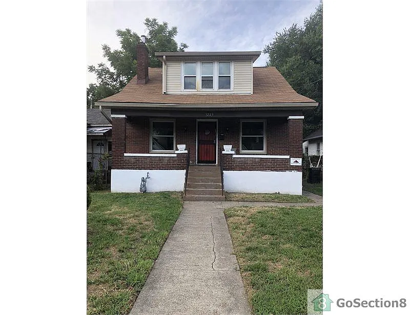 3223 Garland Ave photo 1
