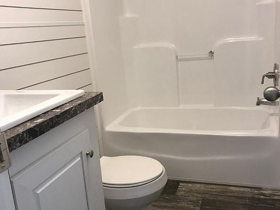 4th image of 59 Country Club Dr