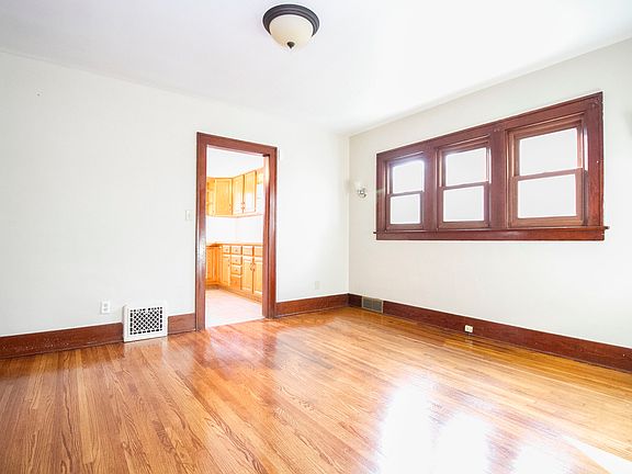 5th image of 946 Geneva Ave