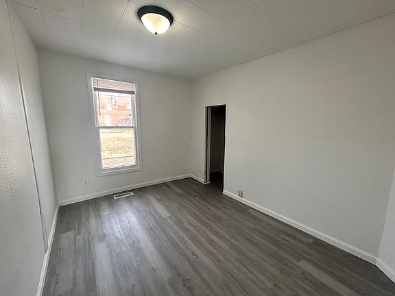 4th image of 924 Murphy Ave