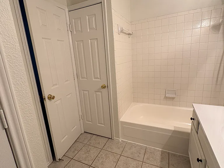 827 W Harwood Rd #E — Photo 15