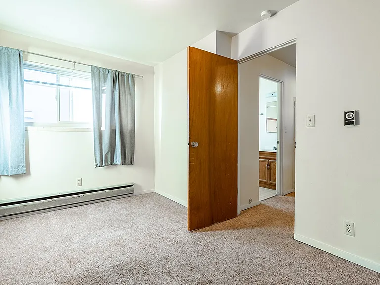 3615 & 3621 Town Home Apartments — Photo 19