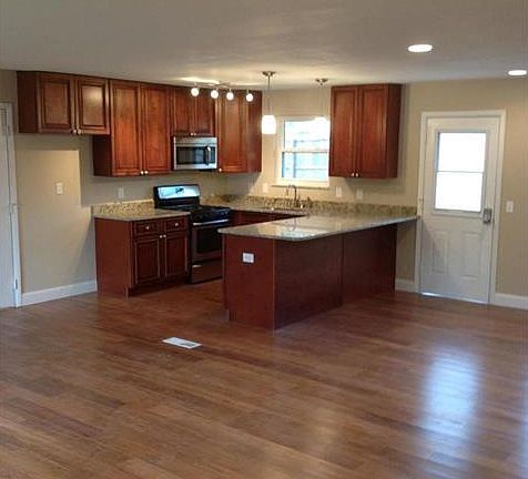 2nd image of 4587 Tarlton Dr