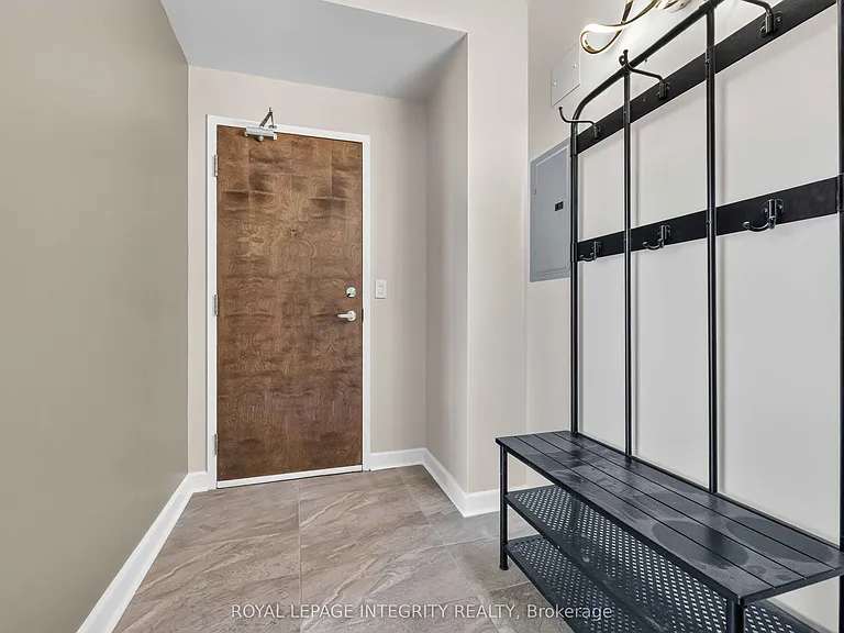 180 York St #909 — Photo 8