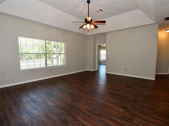 4th image of 214 Barrington Dr