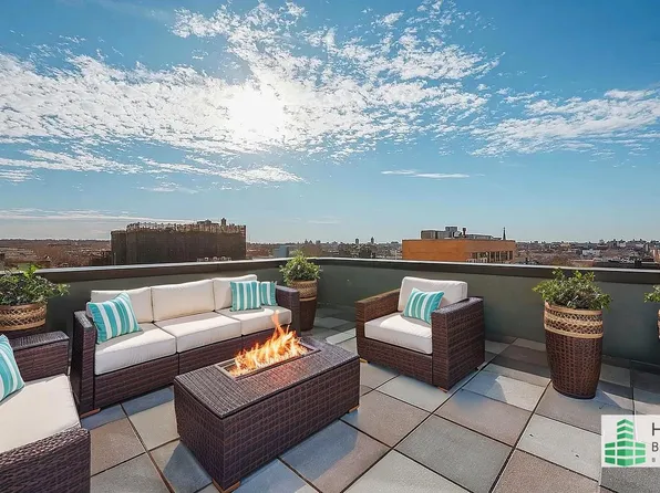 1510 Gates Avenue image 1 of 15