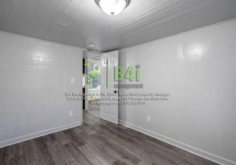 217 Banks St — Photo 11