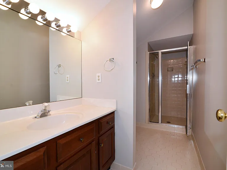 10200 Aspen Willow Dr — Photo 40