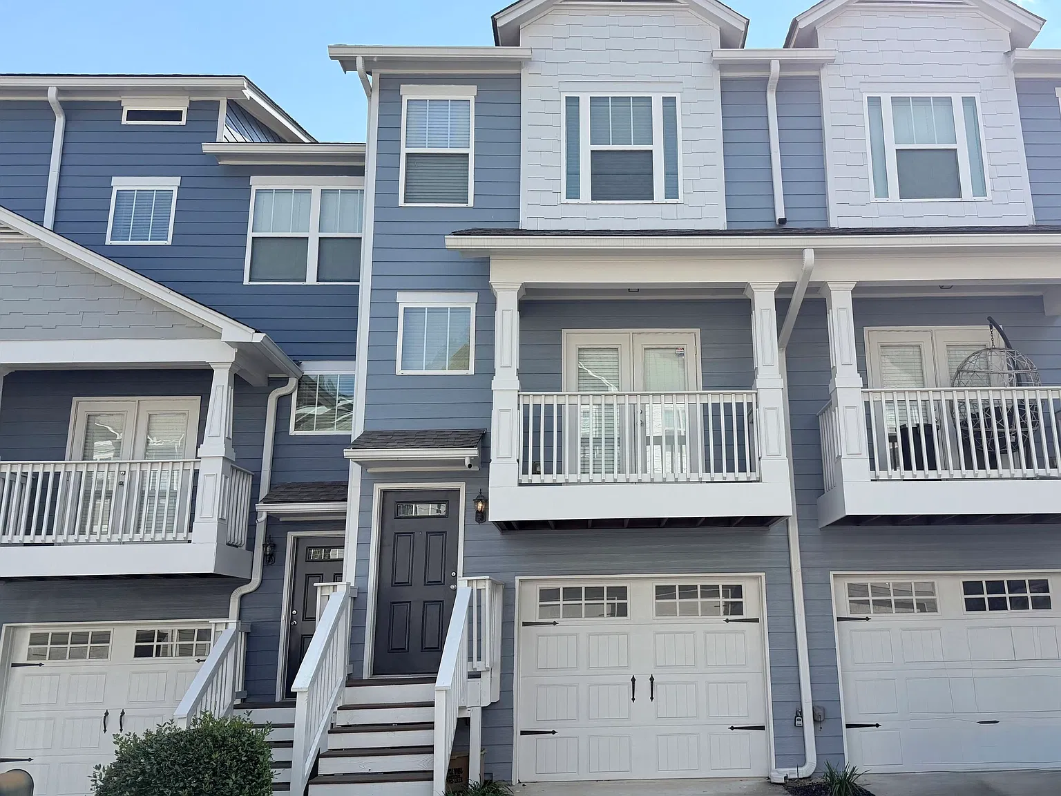 3 bed, 3.5 bath, 1824 sqft, $2,575 — Photo 1