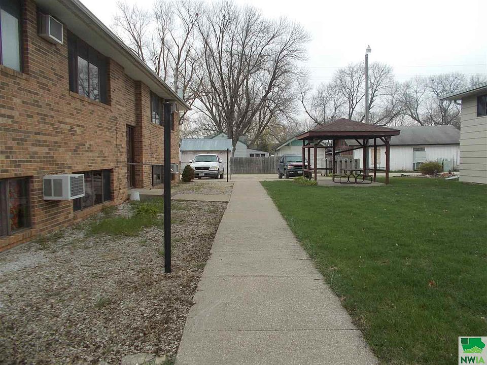 2nd image of 310 Main St