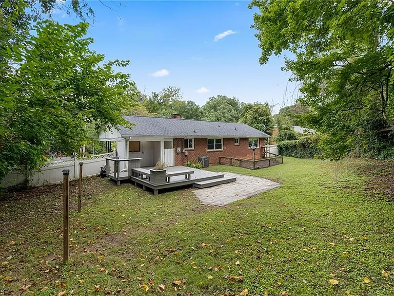 1200 Lamont Dr — Photo 25