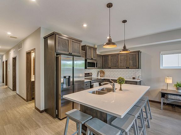 4th image of 2132 Grand Ave #1