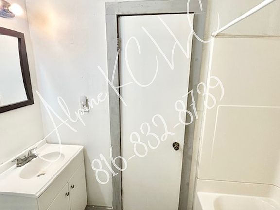 4th image of 210 W Mill St