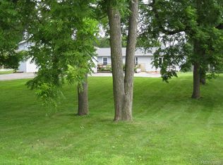 4500 Pommore Dr, Milford, MI 48380