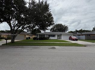 8410 SW 26th Pl, Davie, FL 33328