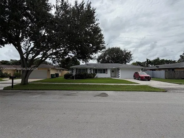 8410 SW 26th Pl, Davie, FL 33328