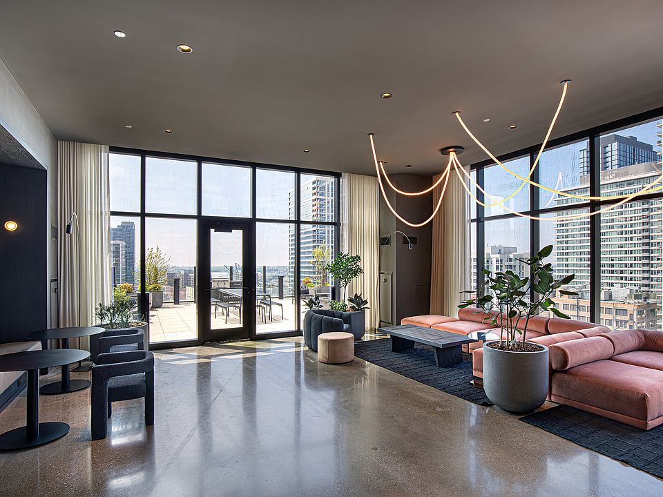 Rooftop Lounge 02