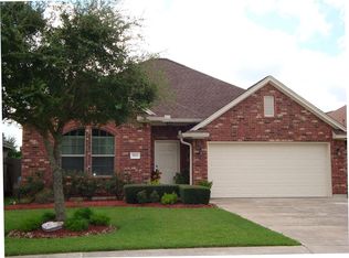 912 Rosewood Ln, Angleton, TX 77515