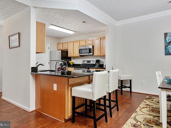 5th image of 2001 Warners Ter Unit 207
