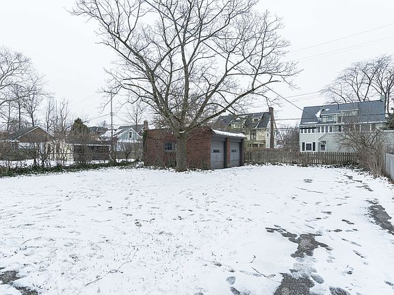 4th image of 3014 Huntington Rd