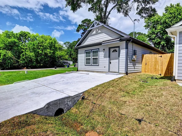 8695 Sassafras St, Willis, TX 77318