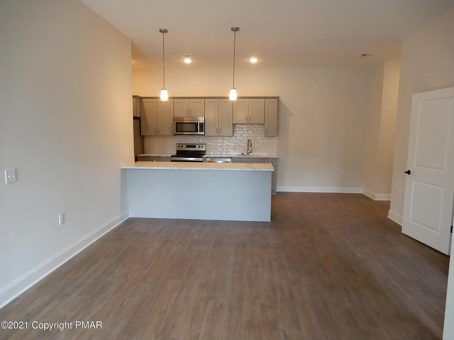 2 bed, 1200 sqft, $1,995 — Photo 3