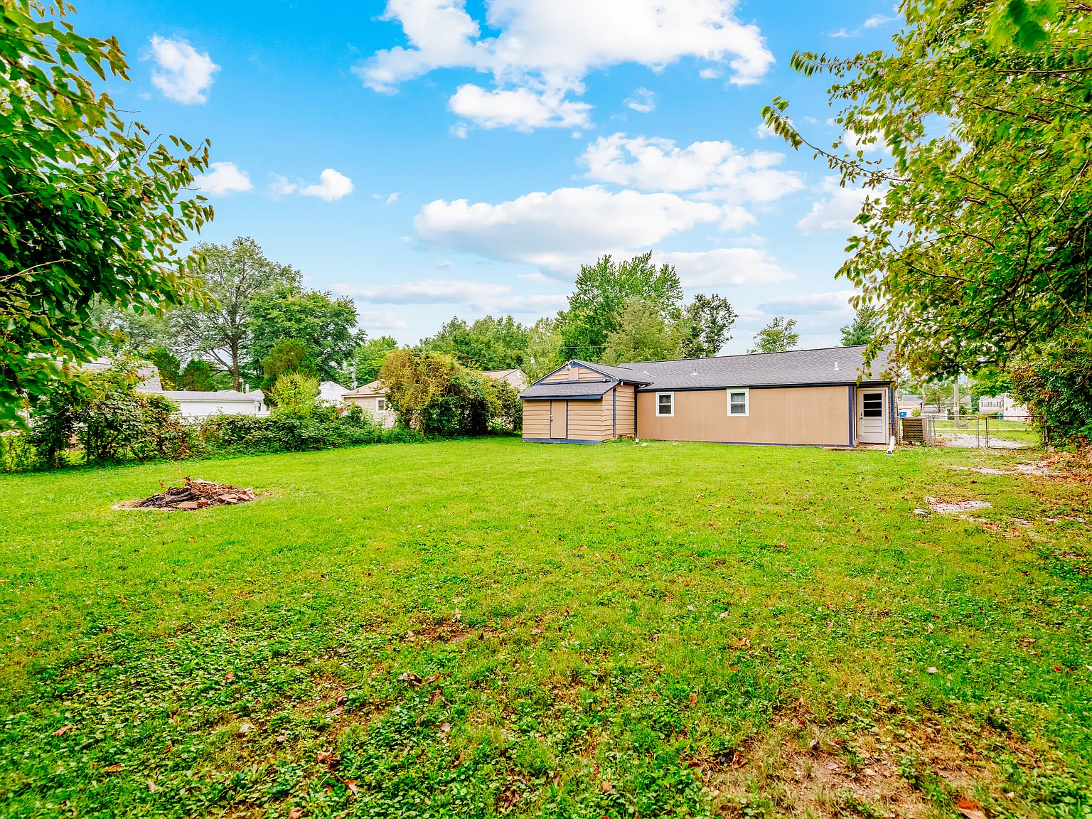 3 bed, 1500 sqft, $2,200 — Photo 3