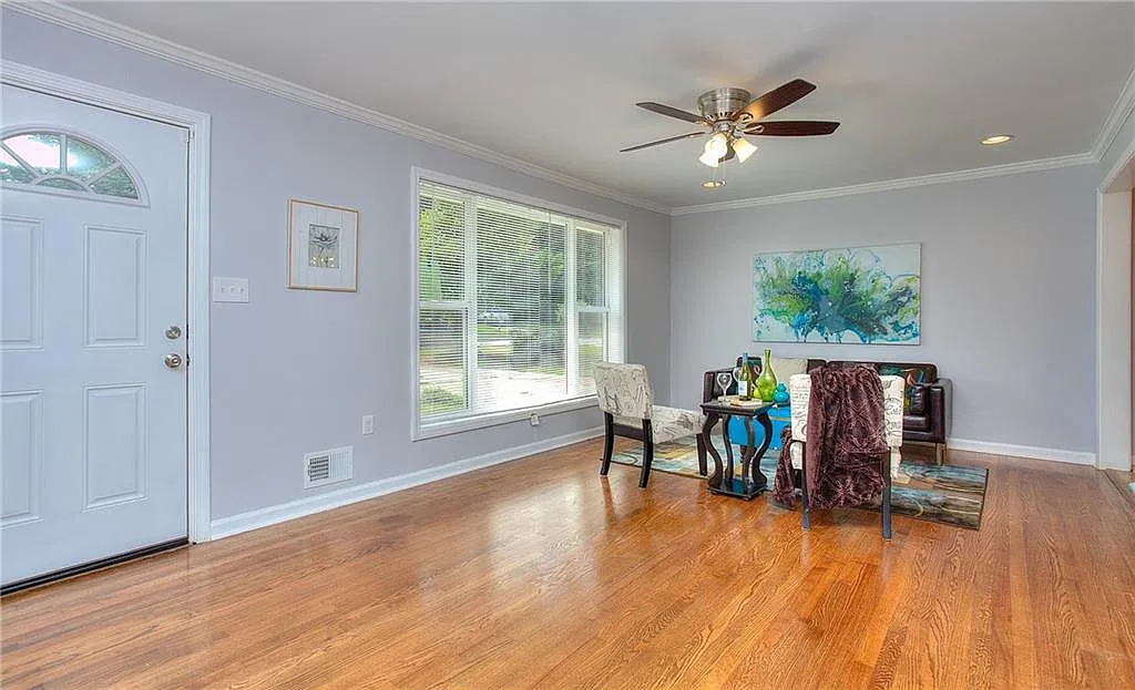 5 bed, 2.5 bath, 2408 sqft, $2,500 — Photo 4
