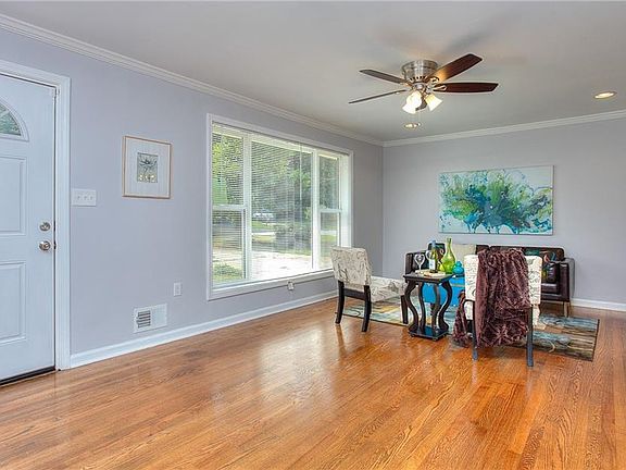 4th image of 2374 Shamrock Dr