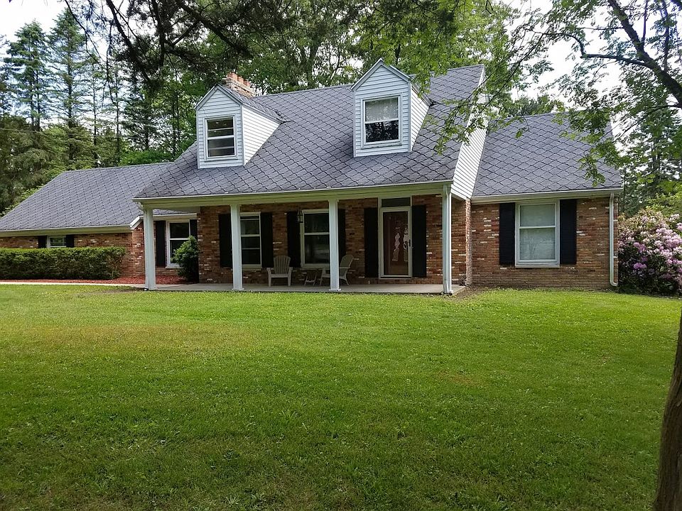 1st image of 23 Parkway Dr