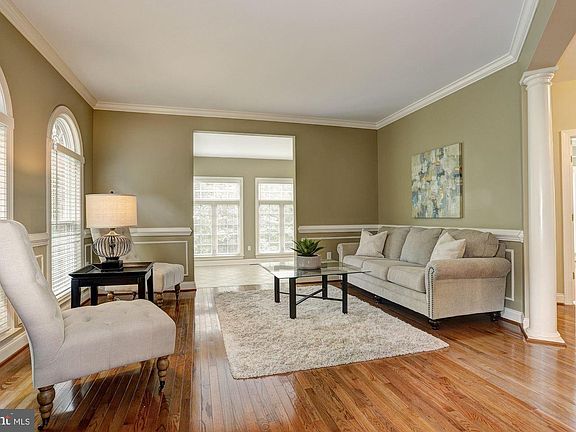 4th image of 2208 Knox Ave