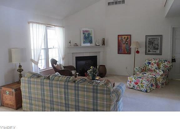 5th image of 416 W Reserve Dr