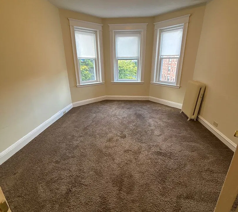 68 Woodstock Ave #12L