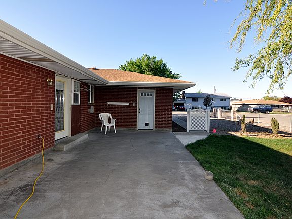 3rd image of 4019 W Deschutes Ave