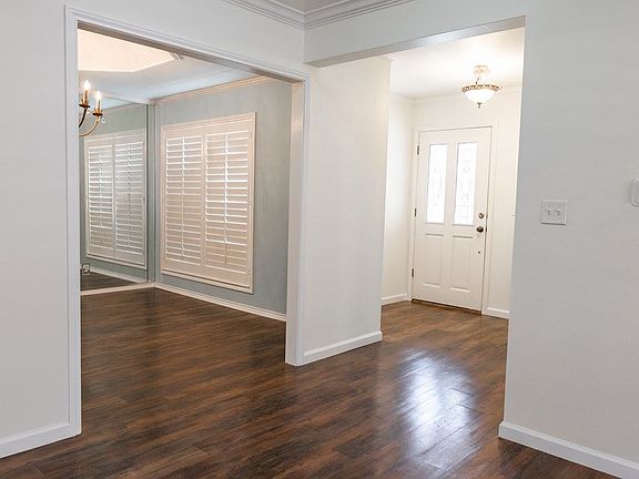 4th image of 25 Southridge Dr