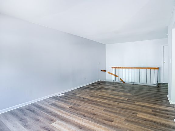 4th image of 329 Grand Canyon Dr #1