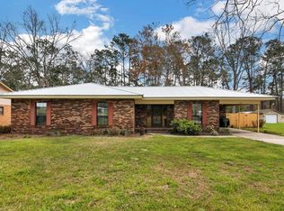 169 Persimmon St, Jesup, GA 31545