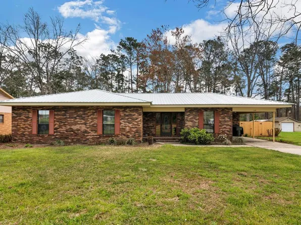 169 Persimmon St, Jesup, GA 31545