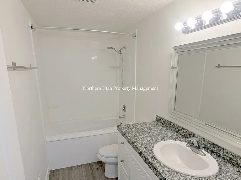 1290 N 200 W #1 — Photo 9