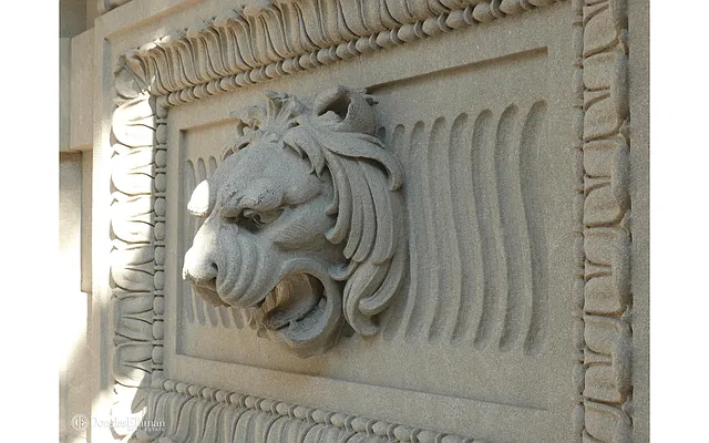 Sold by Douglas Elliman | media 24