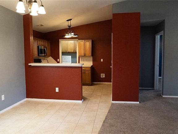 3rd image of 904 Tulip Dr