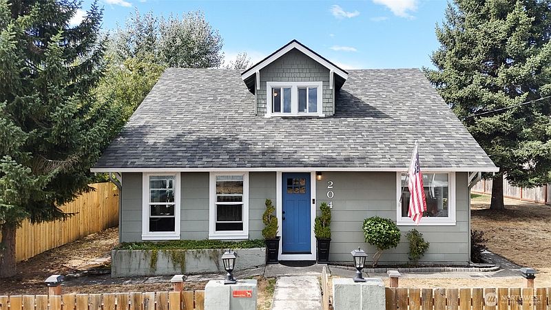 3rd image of 204 SE 2nd Street