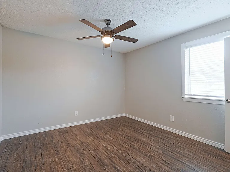Ambassador Apartments — Photo 38