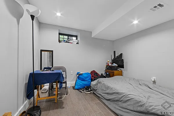 Rented by ERNY LLC | media 11