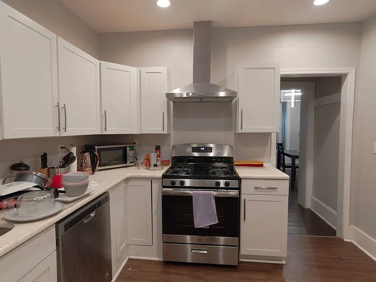 609 E State St — Photo 32