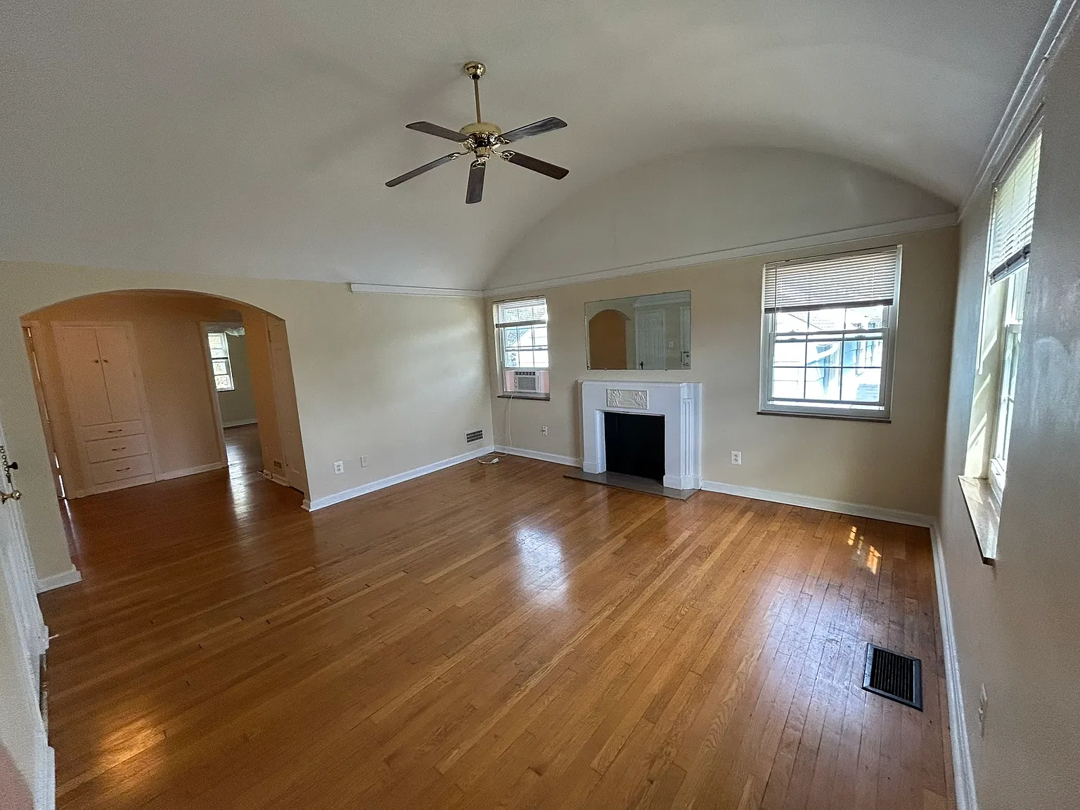 1 bed, 850 sqft, $1,150 — Photo 3
